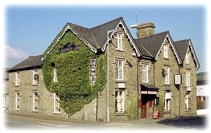 Welcome all to the Llanelwedd Arms Hotel. A warm and friendly welcome is what’s on offer in the hotel.