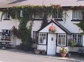 The Castle Inn, Pengenffordd, Nr Talgarth, Powys, LD3 0EP, Bed and Breakfast B&B accommodation, the Castle Inn Pengenffordd Bed and Breakfast offering B&B accommodation in the Brecon Beacons, Wales.